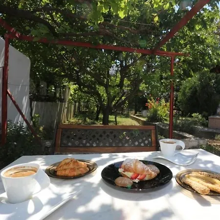 & Treehouse Holiday home Nea Iraklia